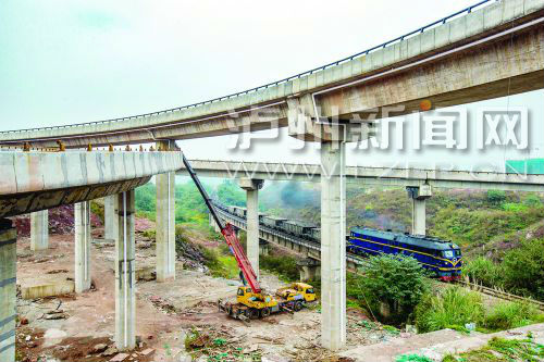 正在建設(shè)中的城西馬屋基立交。 記者 牟科 攝
